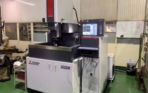 NC放電加工機